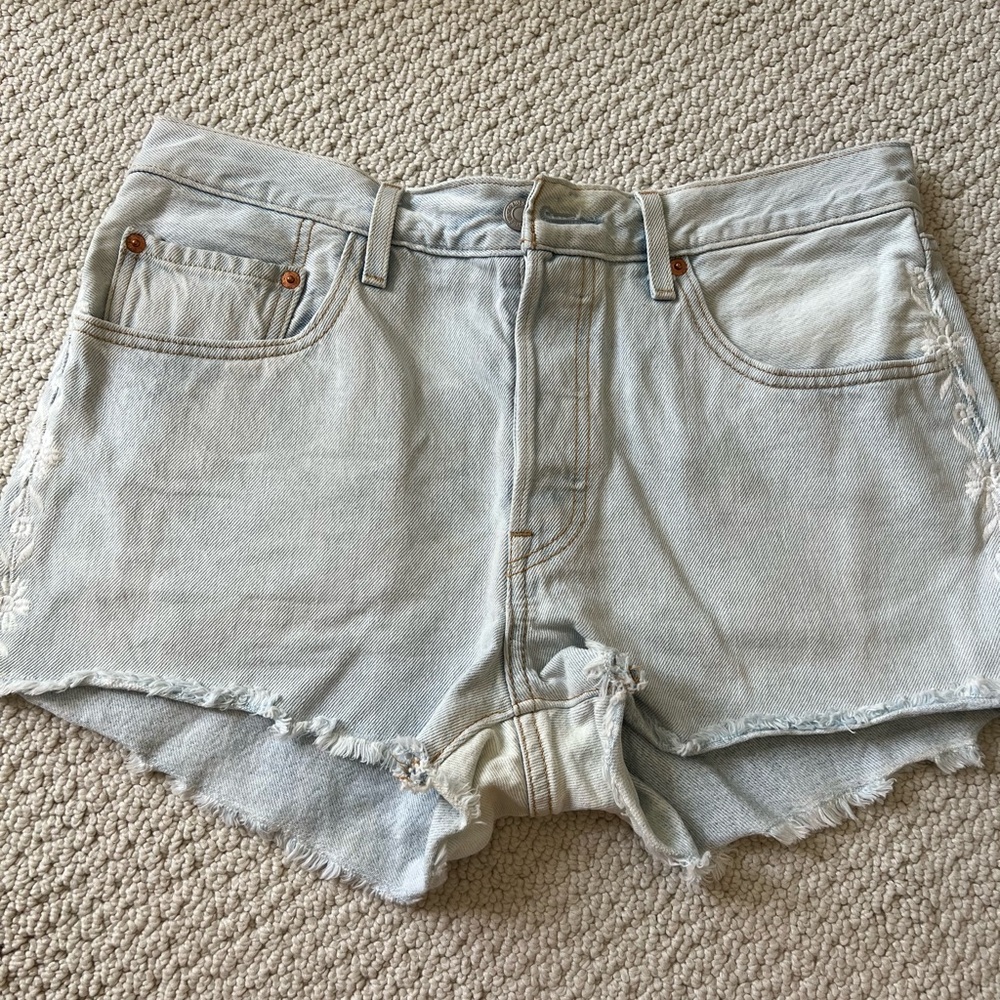 Levi’s 501 Light Blue Denim Women Shorts
